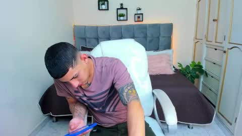 Snapshot of alex_cute77 chatting on 01.25.25 alex online show from 01.25.25