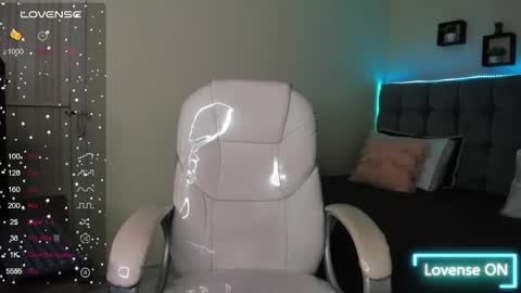 Snapshot of alex_cute77 chatting on 02.04.25 alex online show from 02.04.25