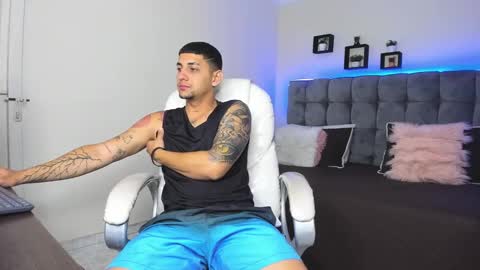 Snapshot of alex_cute77 chatting on 02.07.25 alex online show from 02.07.25