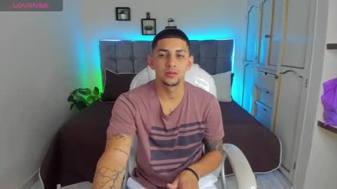 Snapshot of alex_cute77 chatting on 02.12.25 alex online show from 02.12.25