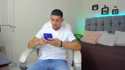 Snapshot of alex_cute77 chatting on 02.13.25 alex online show from 02.13.25