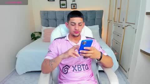 Snapshot of alex_cute77 chatting on 02.18.25 alex online show from 02.18.25