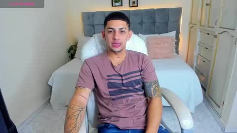 Snapshot of alex_cute77 chatting on 02.24.25 alex online show from 02.24.25