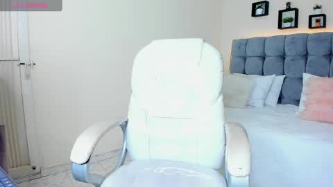 Snapshot of alex_cute77 chatting on 02.28.25 alex online show from 02.28.25