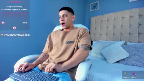 Snapshot of alex_cute77 chatting on 09.09.25 alex online show from 09.09.25