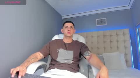 Snapshot of alex_cute77 chatting on 09.24.25 alex online show from 09.24.25