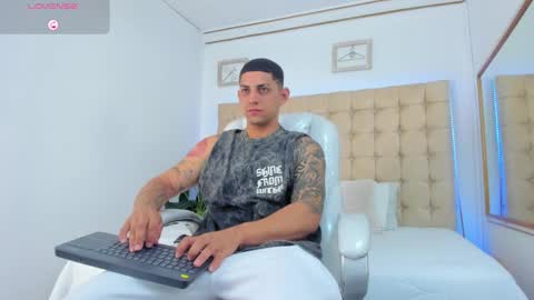 Snapshot of alex_cute77 chatting on 09.29.25 alex online show from 09.29.25