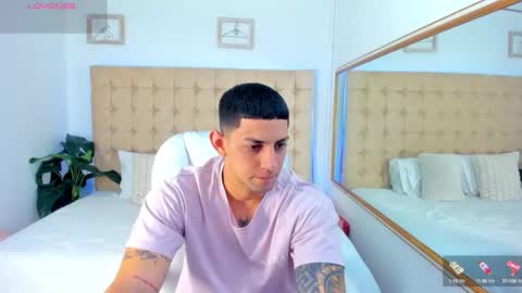 Snapshot of alex_cute77 chatting on 10.01.25 alex online show from 10.01.25