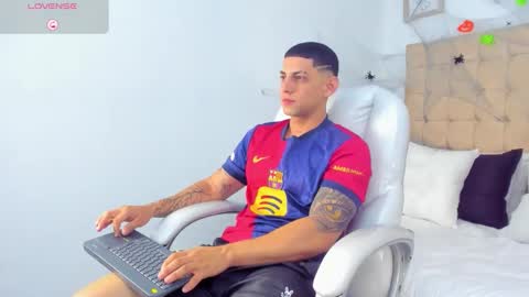 Snapshot of alex_cute77 chatting on 10.04.25 alex online show from 10.04.25