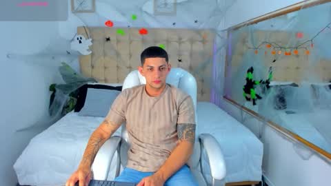 Snapshot of alex_cute77 chatting on 10.09.25 alex online show from 10.09.25