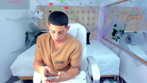 Snapshot of alex_cute77 chatting on 10.10.25 alex online show from 10.10.25