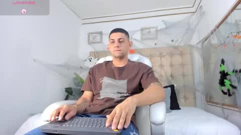 Snapshot of alex_cute77 chatting on 10.15.25 alex online show from 10.15.25