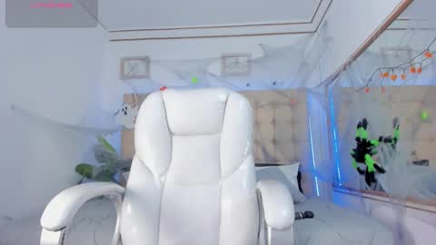 Snapshot of alex_cute77 chatting on 10.28.25 alex online show from 10.28.25