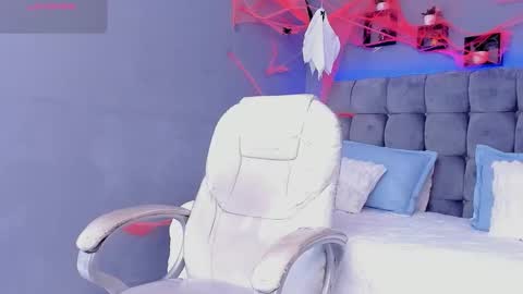 Snapshot of alex_cute77 chatting on 10.30.25 alex online show from 10.30.25