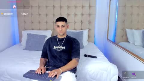 Snapshot of alex_cute77 chatting on 11.12.25 alex online show from 11.12.25