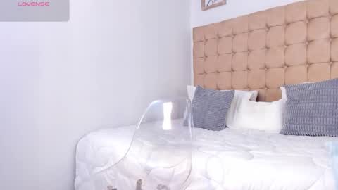 Snapshot of alex_cute77 chatting on 11.24.25 alex online show from 11.24.25