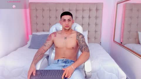 Snapshot of alex_cute77 chatting on 11.26.25 alex online show from 11.26.25