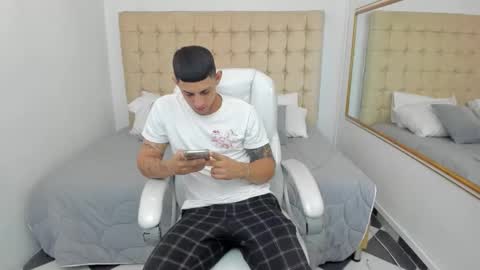 Snapshot of alex_cute77 chatting on 12.15.25 alex online show from 12.15.25