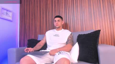 Snapshot of alex_cute77 chatting on 02.10.26 alex online show from 02.10.26