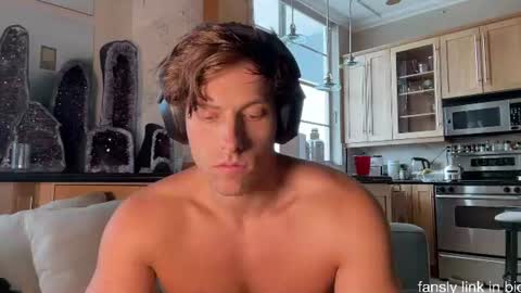 Snapshot of alex_islive chatting on 07.26.26 Alex Stone online show from 07.26.26
