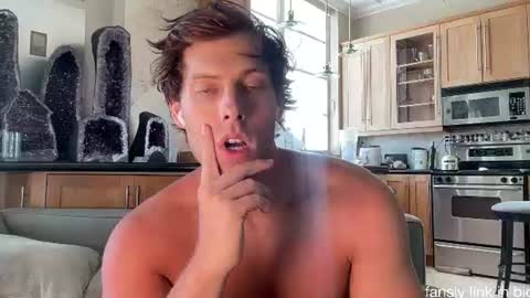 Snapshot of alex_islive chatting on 07.30.26 Alex Stone online show from 07.30.26