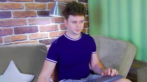 Snapshot of alex_onelove chatting on 05.25.26 Alex online show from 05.25.26