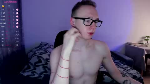 Snapshot of alex_silent chatting on 03.08.25 alex_silent online show from 03.08.25