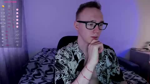 Snapshot of alex_silent chatting on 03.09.25 alex_silent online show from 03.09.25