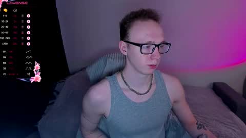 Snapshot of alex_silent chatting on 10.09.25 alex_silent online show from 10.09.25