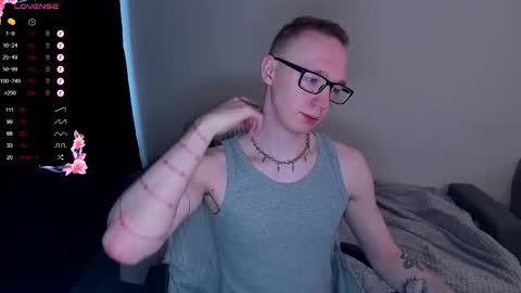 Snapshot of alex_silent chatting on 10.13.25 alex_silent online show from 10.13.25