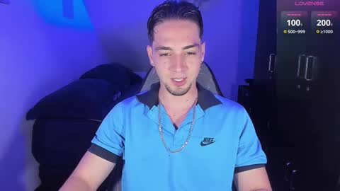 Snapshot of alex_smith0 chatting on 10.08.25 online show from 10.08.25