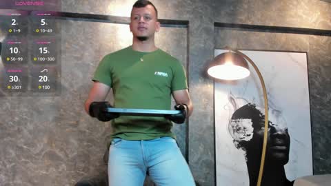 Snapshot of alex_tower chatting on 12.04.24 Alex Towers online show from 12.04.24