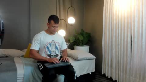 Snapshot of alex_tower chatting on 12.31.24 Alex Towers online show from 12.31.24