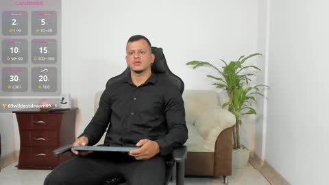 Snapshot of alex_tower chatting on 11.02.25 Alex Towers online show from 11.02.25