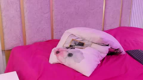 Snapshot of alexa_cutte_ chatting on 05.11.26 A L E X A online show from 05.11.26