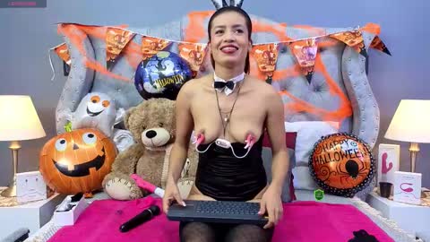 Snapshot of alexa_starckk chatting on 10.30.25 Aleza Starck online show from 10.30.25
