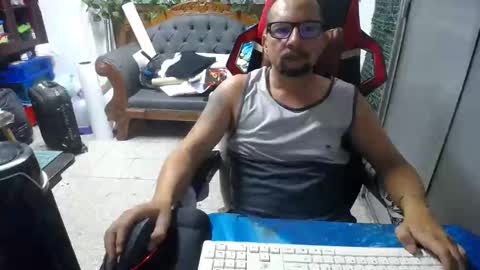 Snapshot of alexamdergal chatting on 12.19.24 Alexamdergal online show from 12.19.24