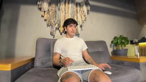 Snapshot of alexanddani chatting on 02.24.25 Alex Dani online show from 02.24.25