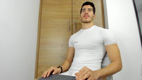 Snapshot of alexander__lips chatting on 12.20.24 alexander__lips online show from 12.20.24