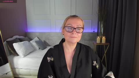 Snapshot of alexandra_kind chatting on 12.12.24 Alexandra online show from 12.12.24