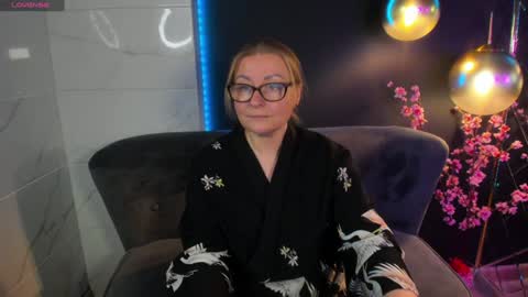 Snapshot of alexandra_kind chatting on 01.05.25 Alexandra online show from 01.05.25