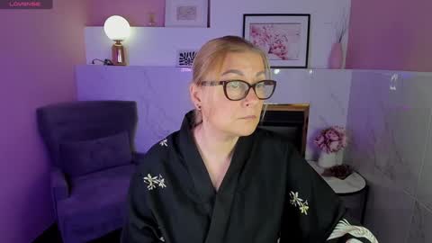 Snapshot of alexandra_kind chatting on 01.08.25 Alexandra online show from 01.08.25