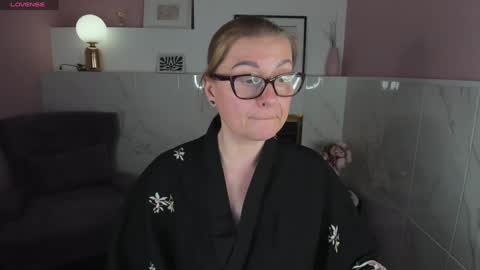 Snapshot of alexandra_kind chatting on 01.16.25 Alexandra online show from 01.16.25