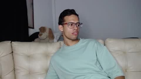 Snapshot of alexandra_lorens chatting on 10.17.25 geo online show from 10.17.25