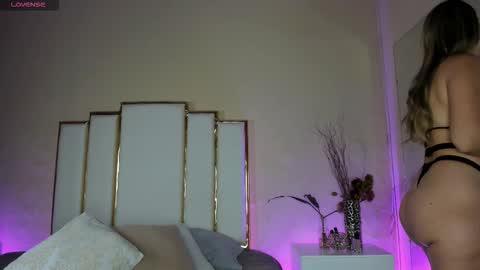 Snapshot of alexandraa_gomez chatting on 11.23.25 alexandraa_gomez online show from 11.23.25