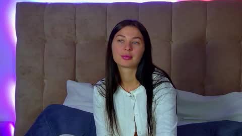 AlexandraBloom online show from 09.25.25