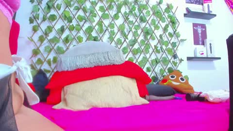 Snapshot of alexandramaravilla chatting on 01.28.25 ALEXANDRA online show from 01.28.25