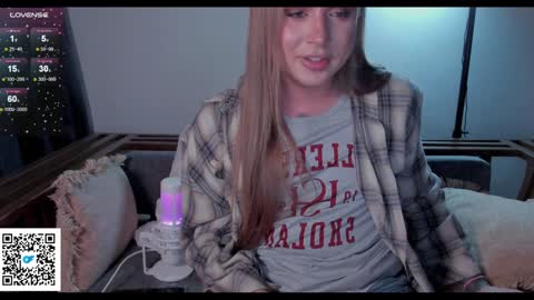 Snapshot of alexashowcum chatting on 01.10.25 Alexa online show from 01.10.25