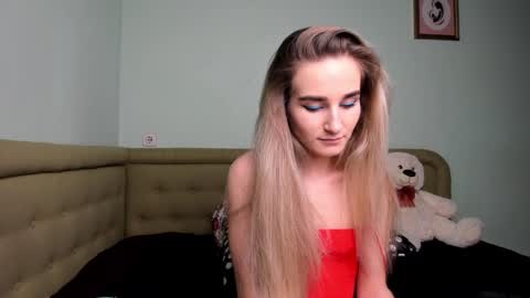 Snapshot of alexasweetblonde chatting on 01.10.25 Alexa online show from 01.10.25