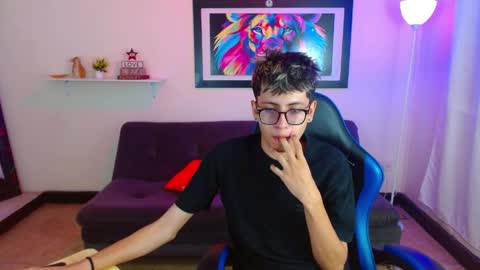Snapshot of alexcum_18 chatting on 05.19.26 alex online show from 05.19.26